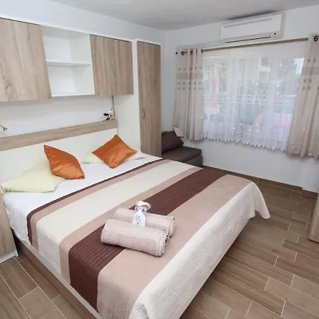 And Pina Guest house