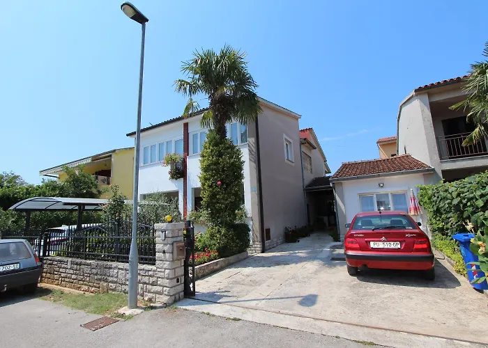 Pensión And Pina 3*