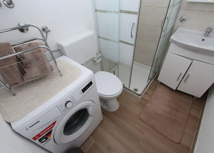 And Pina Pensión 3*