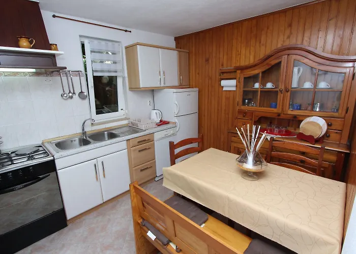 Pensión And Pina 3*