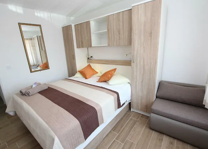 Guest house And Pina