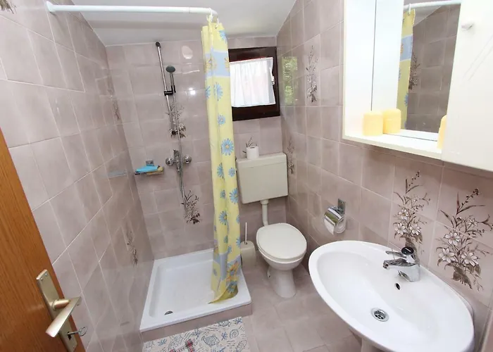 And Pina Pensión 3*