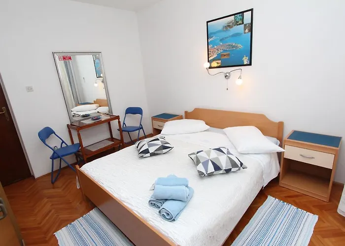 Pensión And Pina 3*